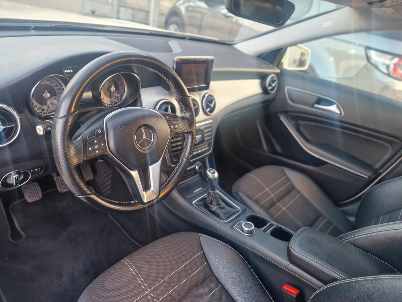 Mercedes-benz GLA 180 d Premium