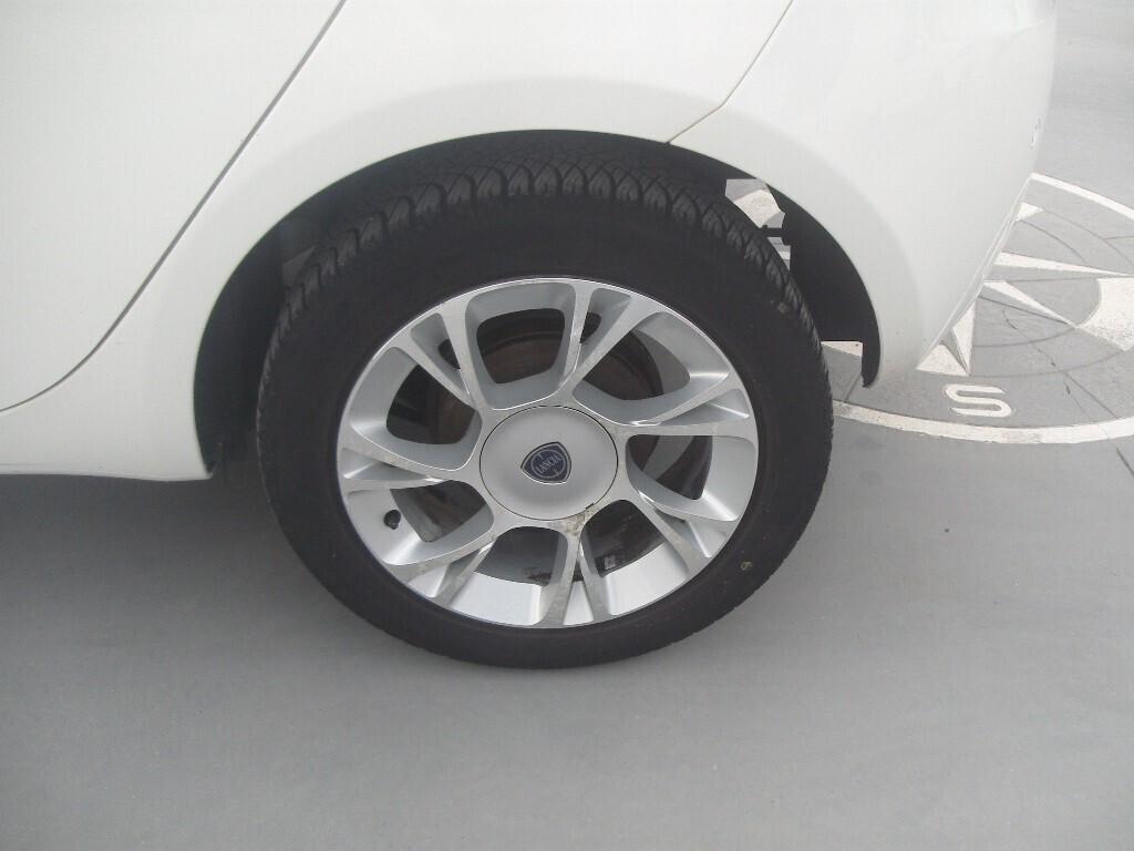 Lancia Ypsilon 1.2 69 CV 5 porte Gold - 2016