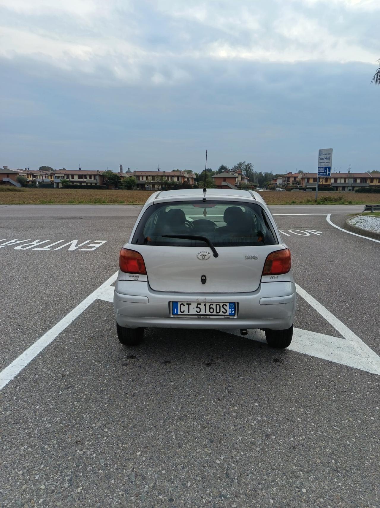 Toyota Yaris 1.3i 16V cat 5 porte Sol