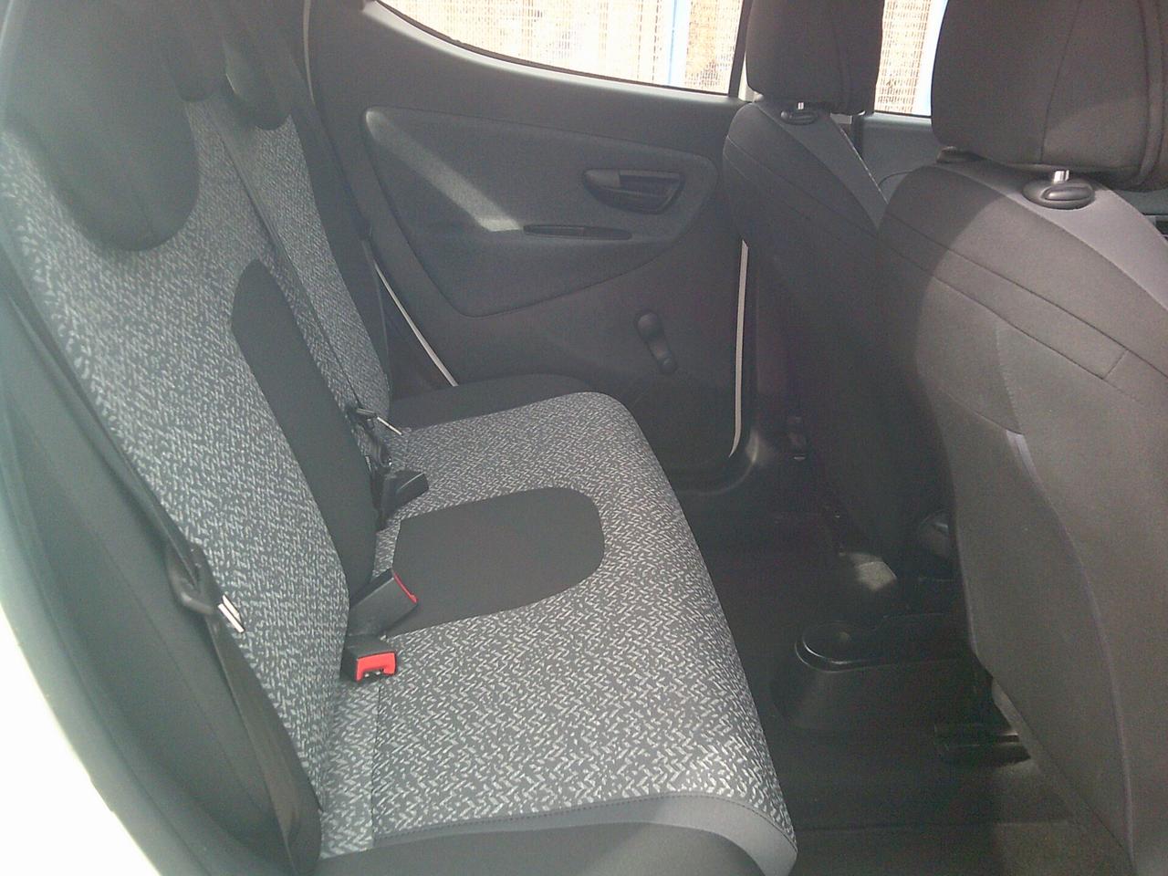 Lancia Ypsilon 1.0 FireFly 5 porte S&S Hybrid Ecochic Silver