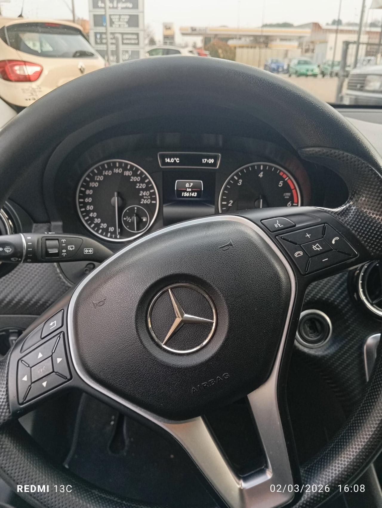 Mercedes-benz GLA 180 d Premium