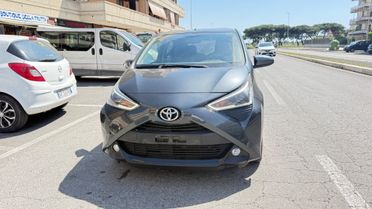 Toyota Aygo 1.0 VVT-i 72 CV 5 porte x-play LED NAVI KAMERA CERCHI 16 PDC BLUETOOTH
