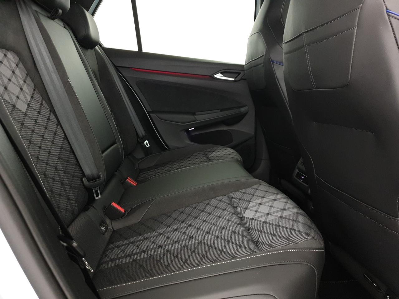 Volkswagen Golf 2.0 tdi r-line plus 150cv dsg