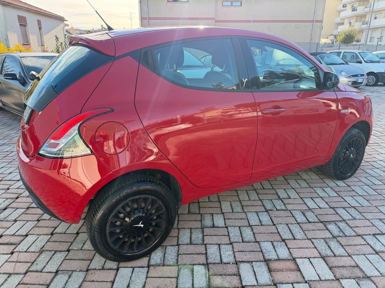 Lancia Ypsilon 0.9 TwinAir 85 CV 5 porte Metano Ecochic Elle