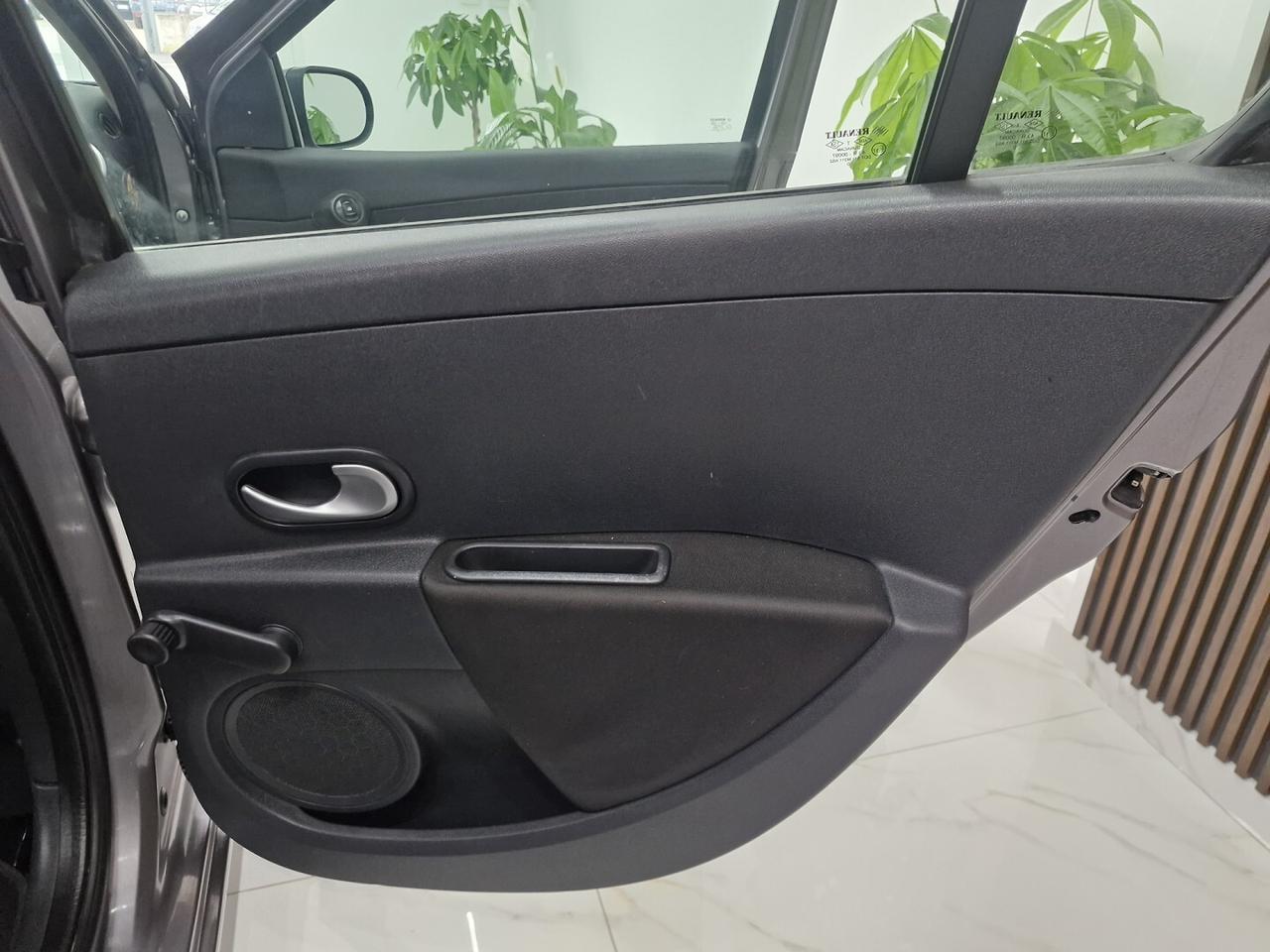 RENAULT CLIO 1.2 BENZINA 16V LUXE 140000KM