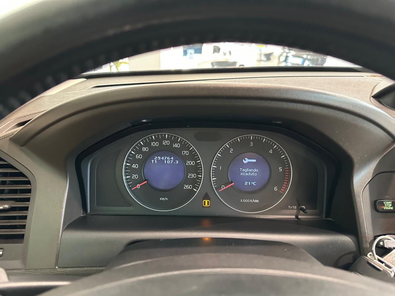 Volvo XC 60 2.4 D 175 CV FWD Geartronic Momentum