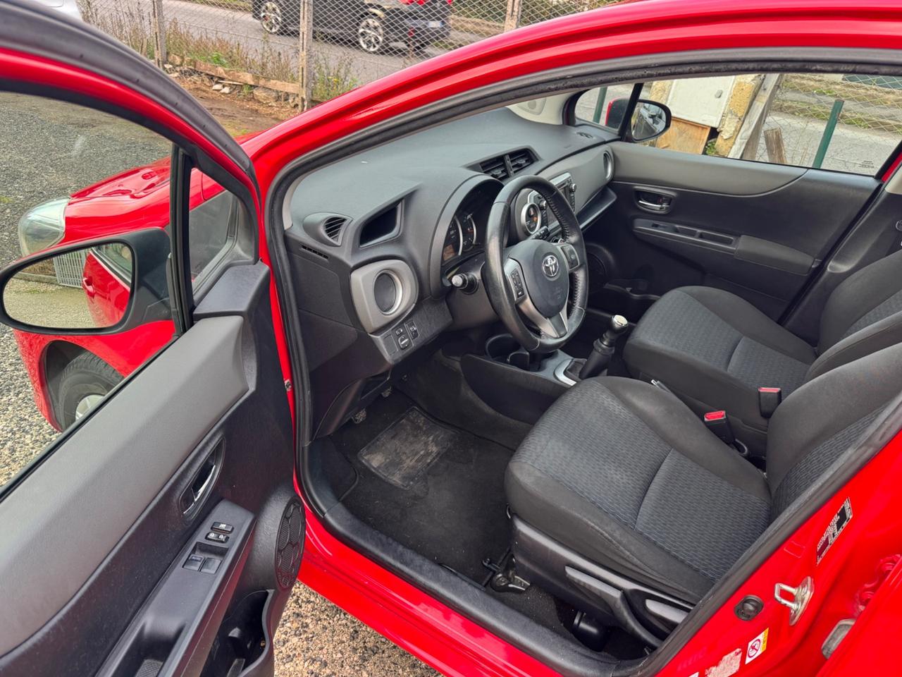 Toyota Yaris 1.0 5 porte Lounge NEOPATENTATI