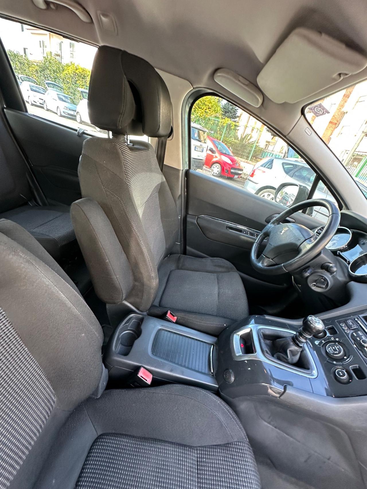 Peugeot 5008 2.0 HDi 150CV Féline