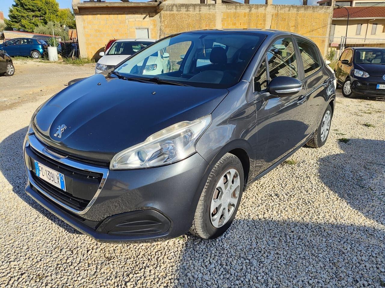 Peugeot 208 BlueHDi 75 5 1.6hdi adatta per neopate