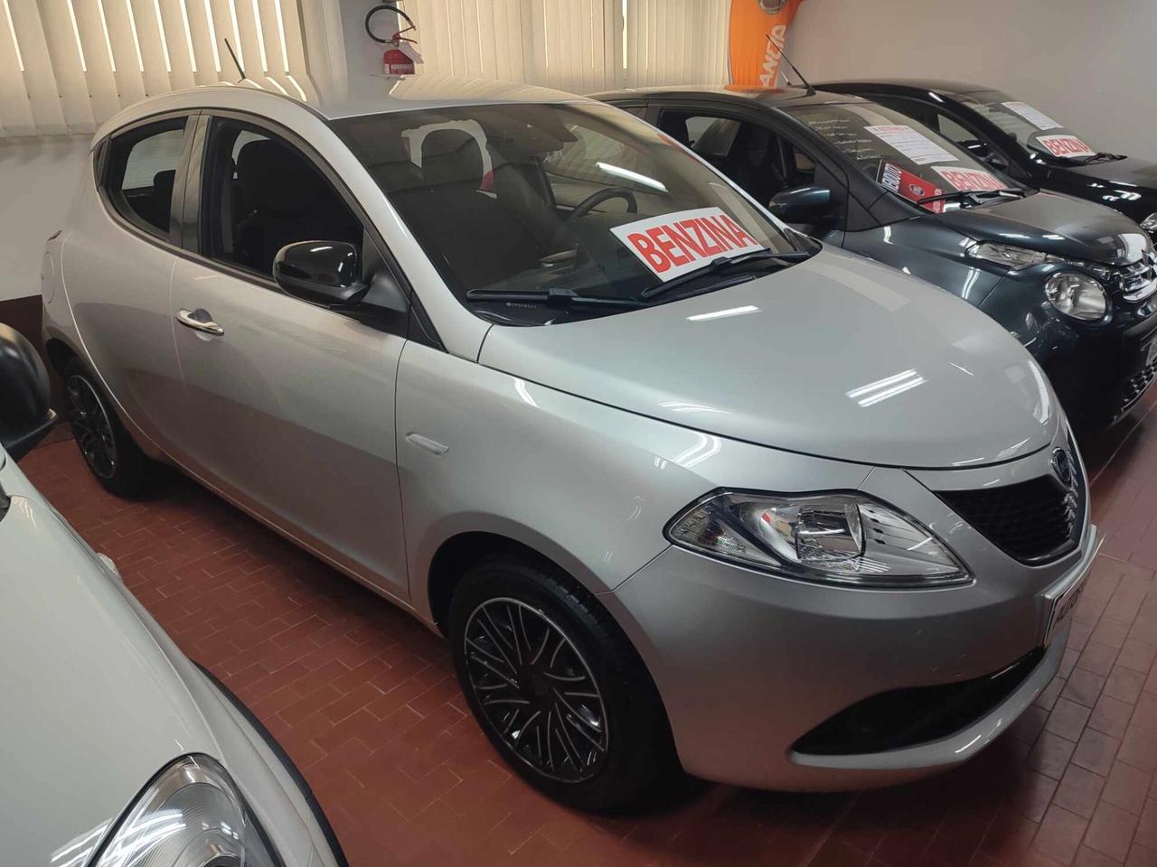 Lancia Ypsilon 1.2 69 CV 5 porte S&S Gold