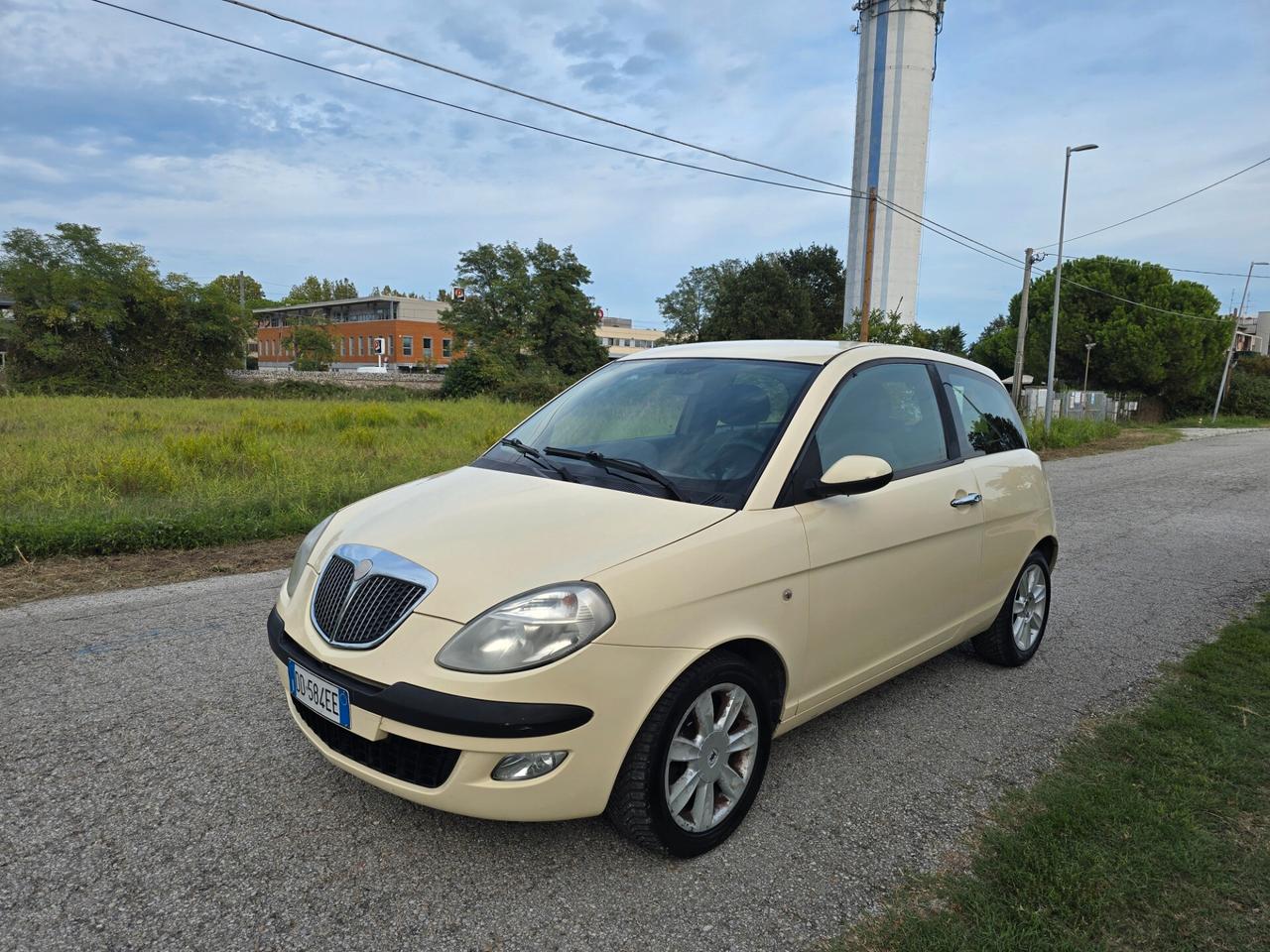 Lancia Ypsilon 1.2 Benzina con GARANZIA - NEOPATENTATI