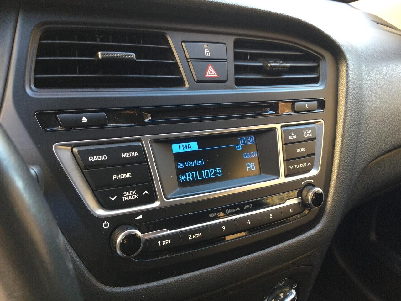 Hyundai i20 1.2 84 CV 5 porte Blackline