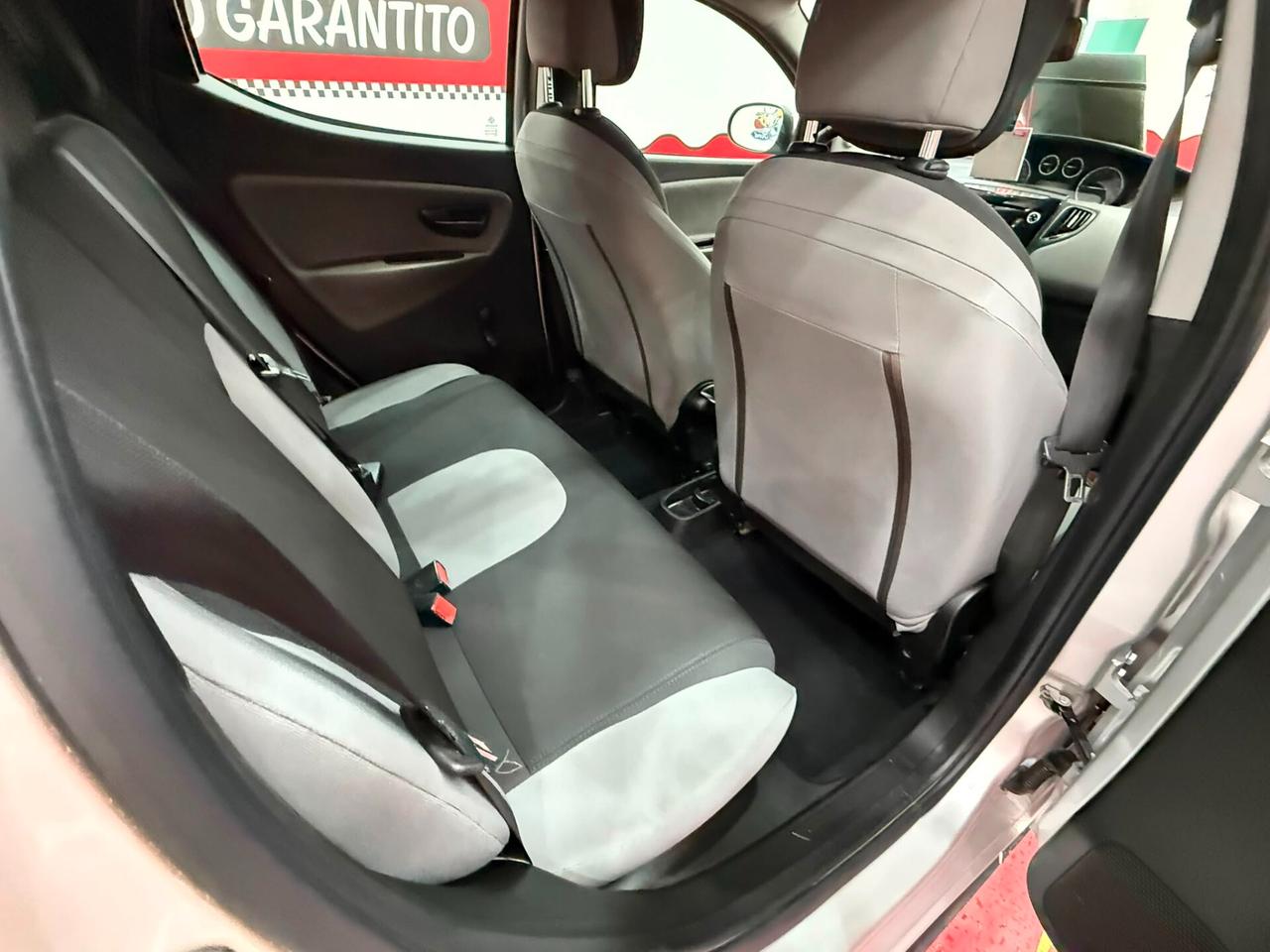 Lancia Ypsilon 1.2 69cv GPL Ecochic - 2012