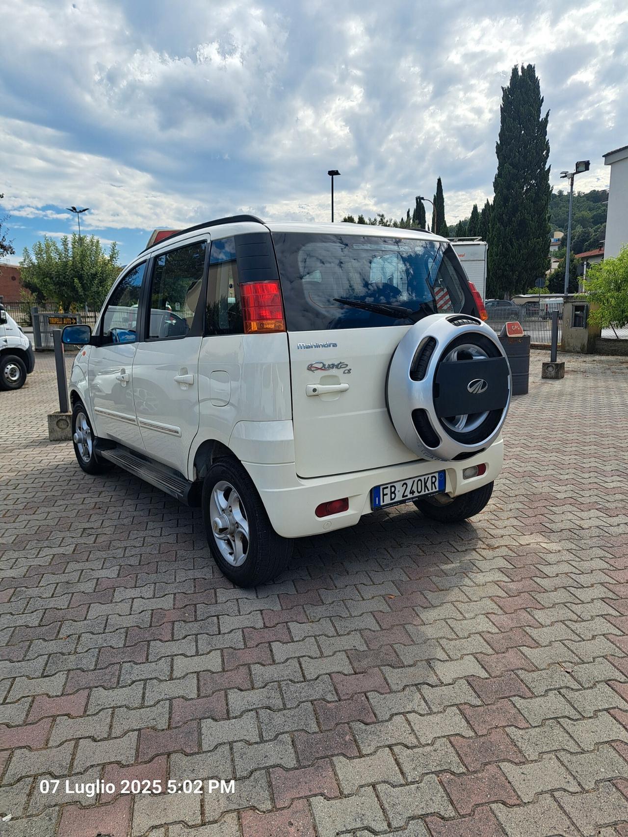 Mahindra Quanto C8 2.2 4WD N1