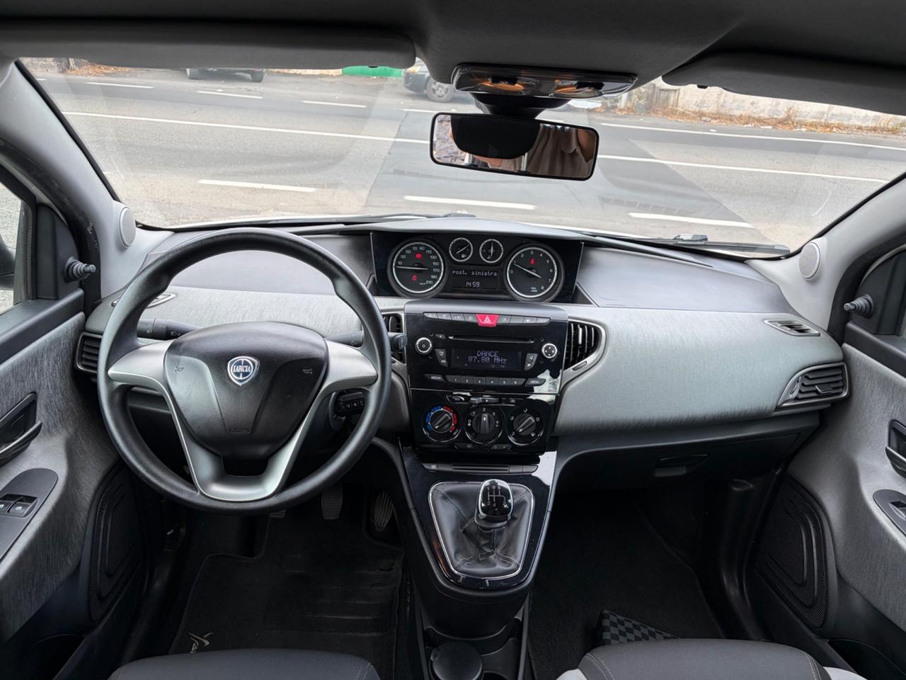 Lancia Ypsilon 1.2 69 CV 5 porte S&S Silver