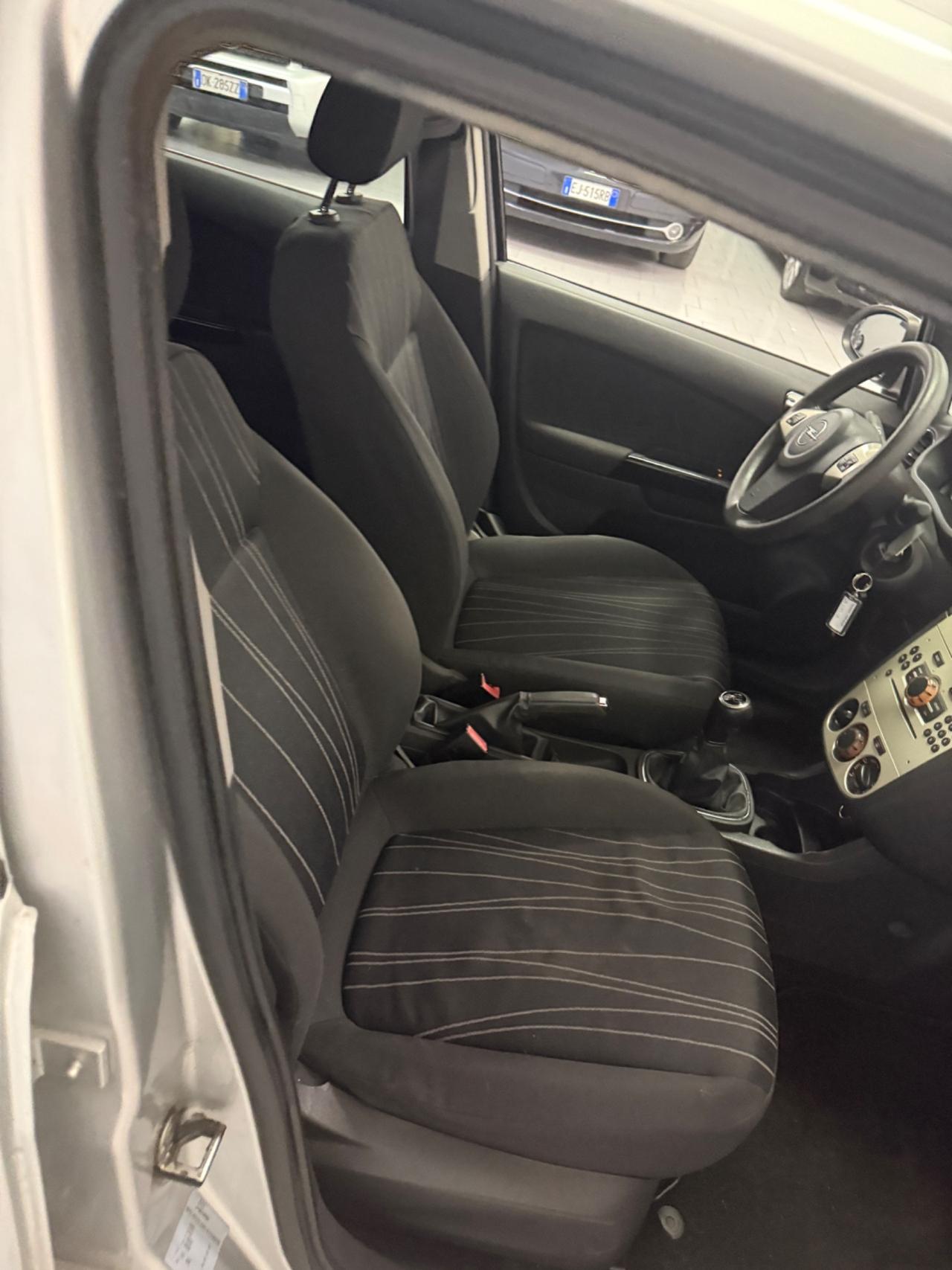 Opel Corsa 1.2 5 porte Cosmo