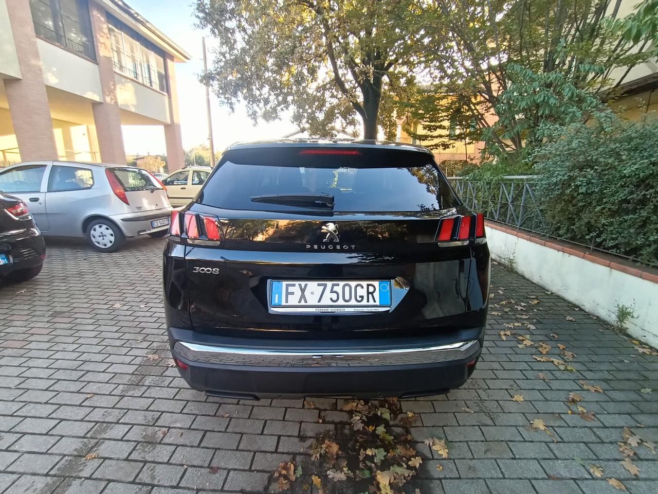 Peugeot 3008 BlueHDi 130 S&S EAT8 Allure