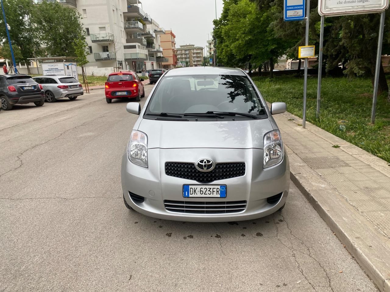 Toyota Yaris 1.0 5 porte Sol