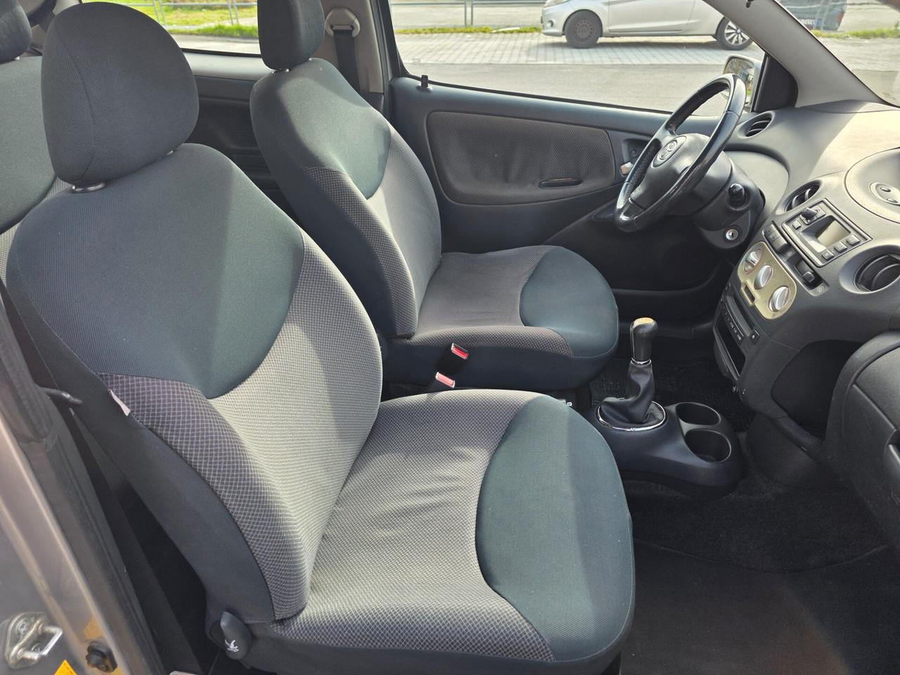 Toyota Yaris 1.0i 16V cat 3 porte Sol