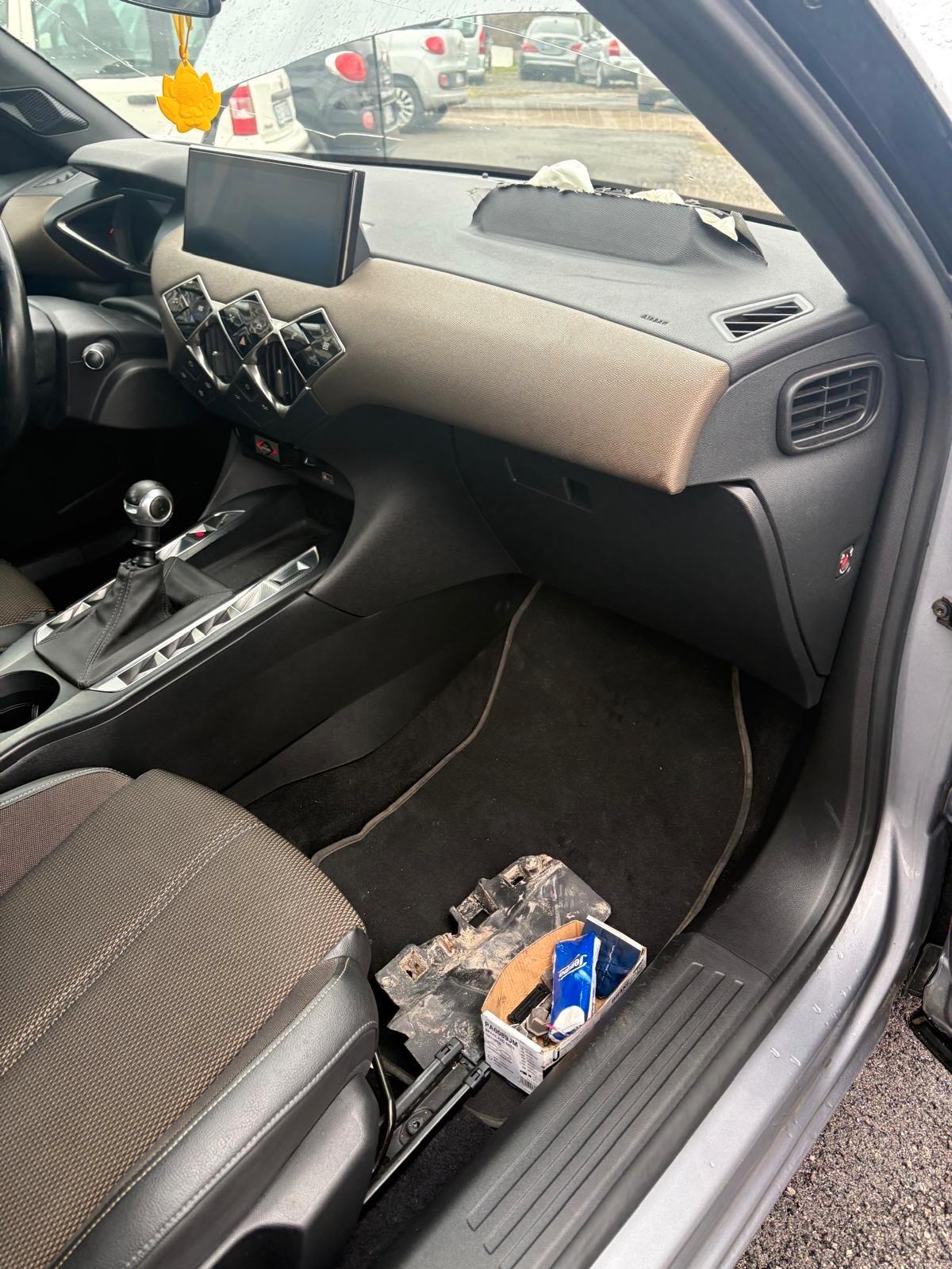 Ds DS3 3 Crossback BlueHDi 100 Performance Line SINISTRATA