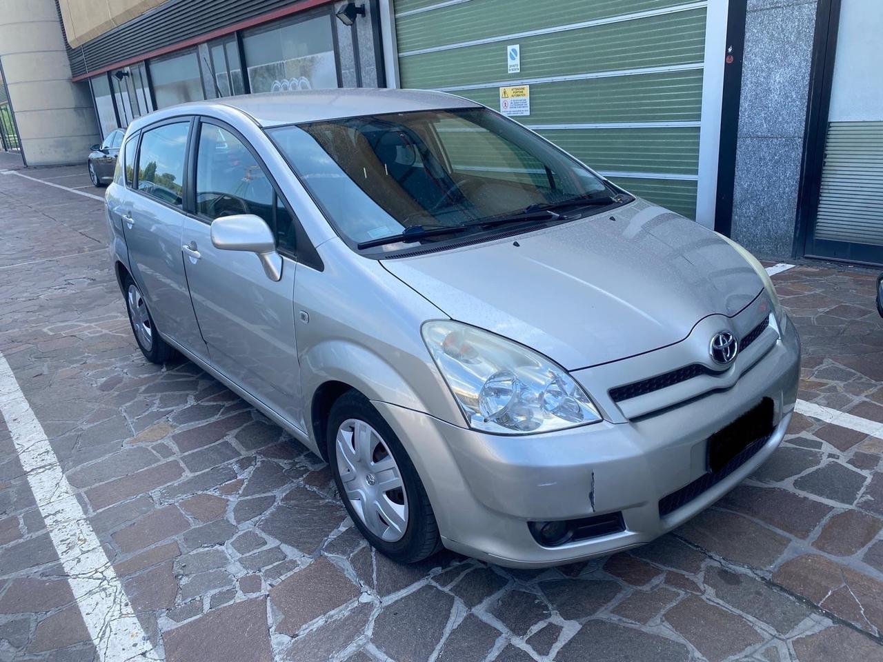 Toyota Corolla Verso 2.2 16V D-4D