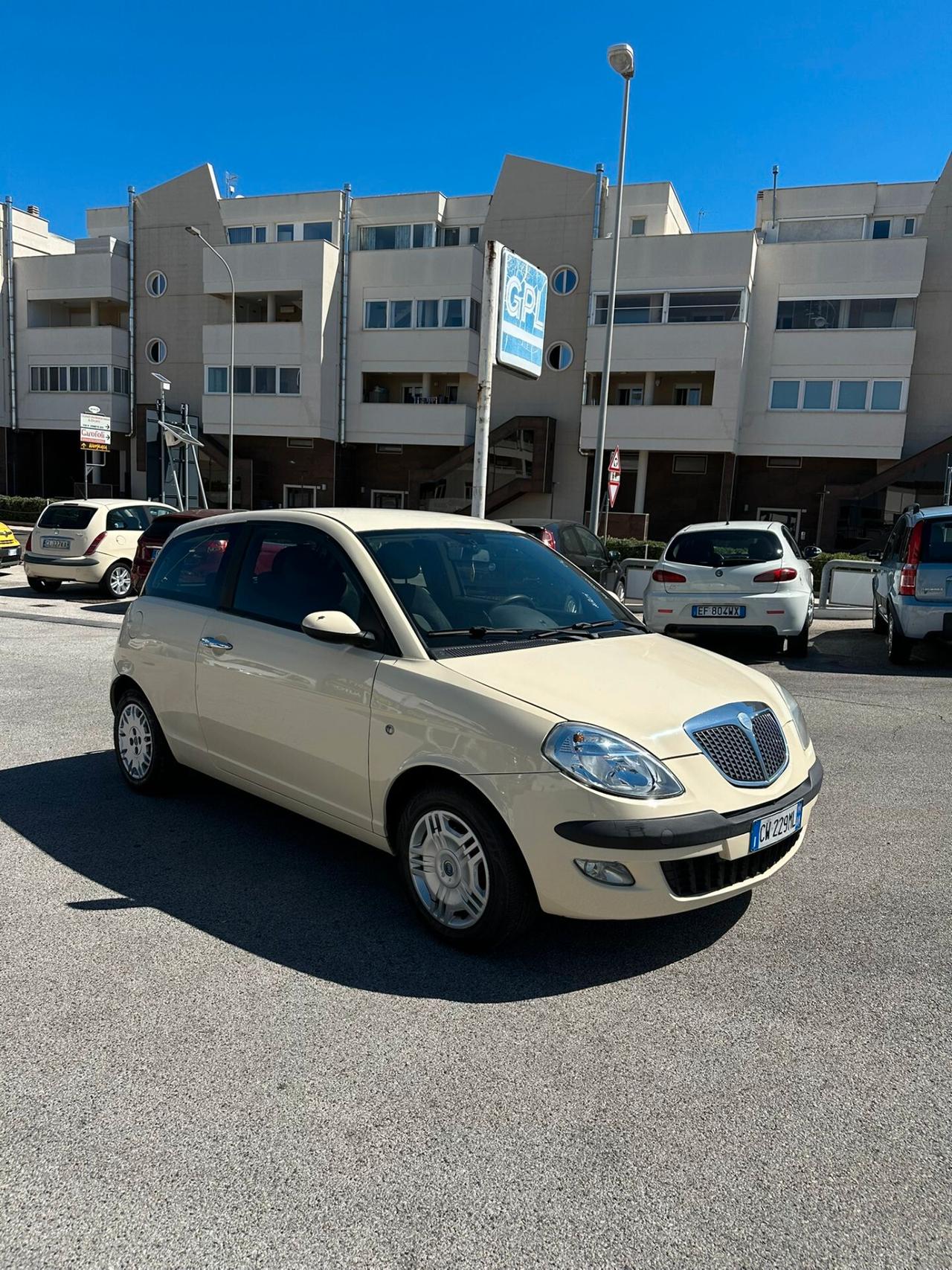 Lancia Ypsilon 1.2 Argento