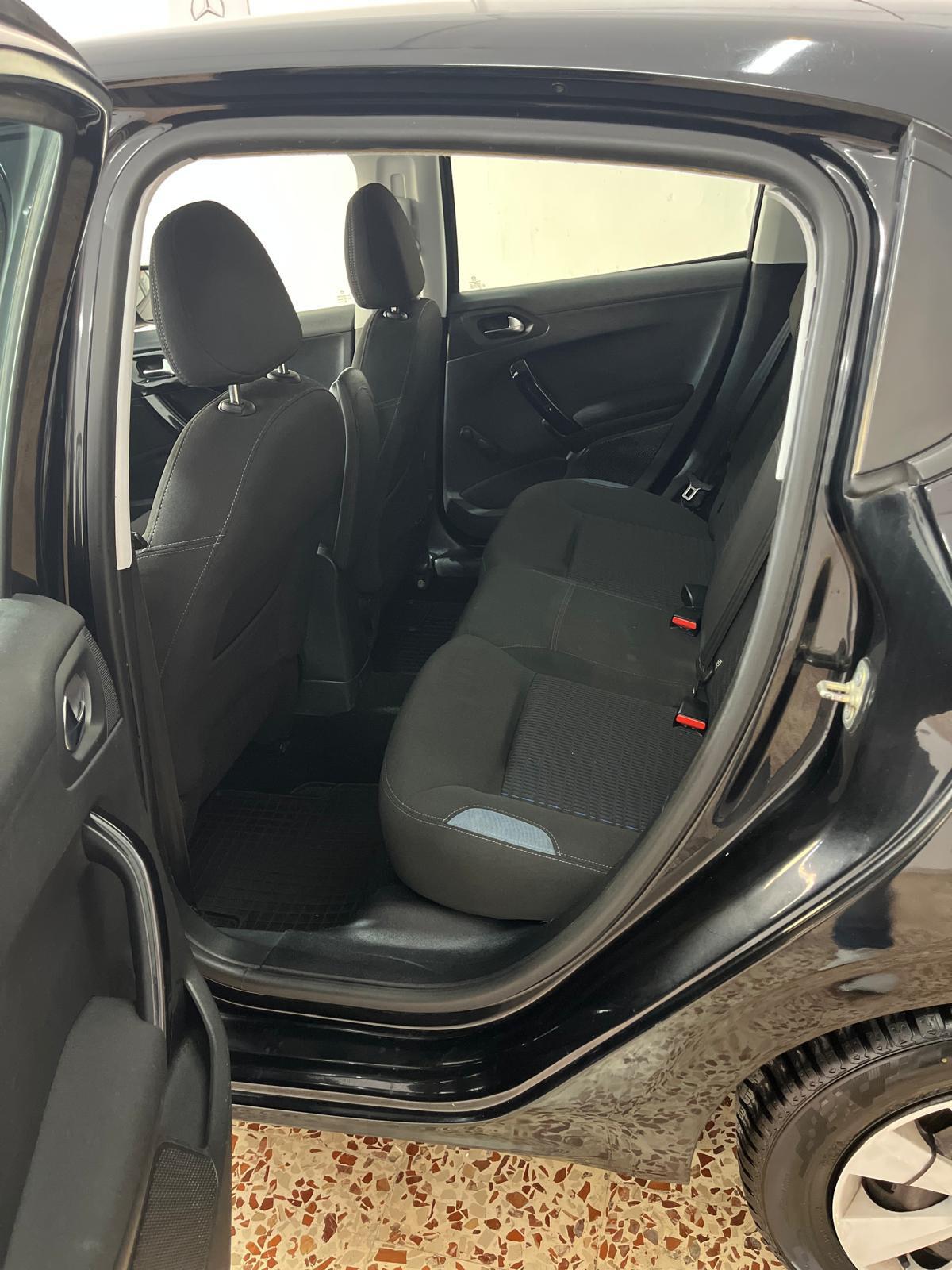 Peugeot 208 1.4 HDi 68 CV 5 porte Access