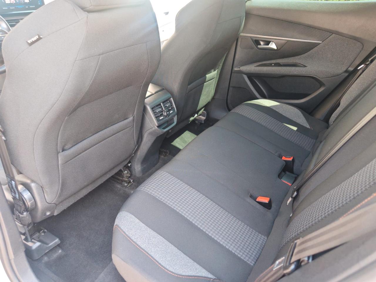 Peugeot 3008 1.5 130CV UNIPROPRIETARIO KM VERI GARANZIA 24 MESI OK NEOPATENTATI
