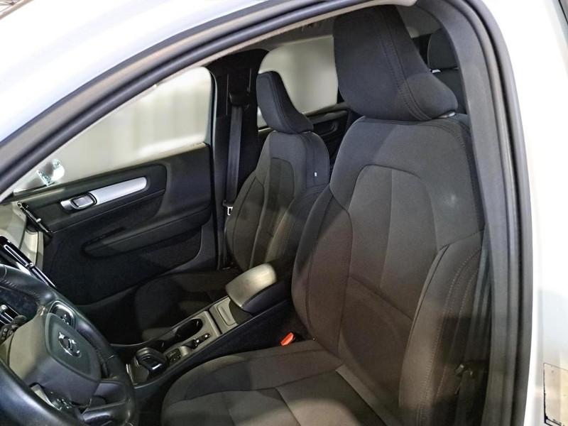 VOLVO XC40 T2 AUTOMATICO MOMENTUM SUV