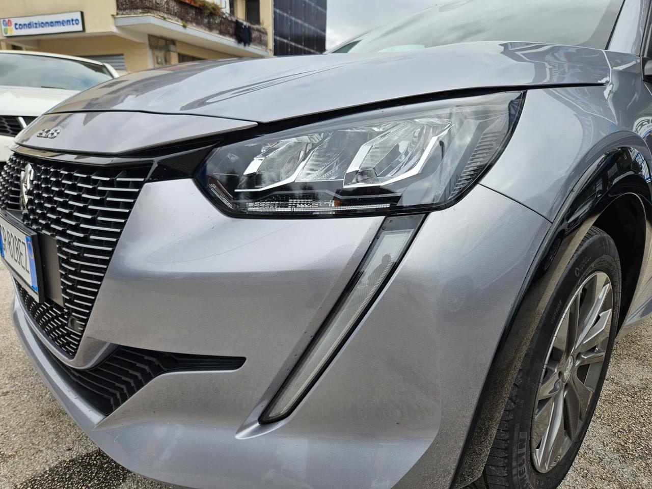 Peugeot 208 motore elettrico 136 CV 5 porte Allure