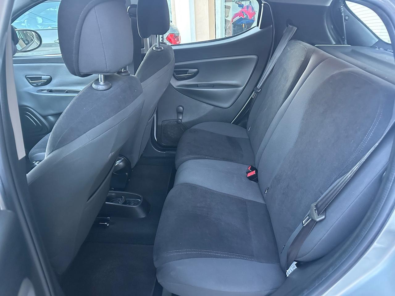 Lancia Ypsilon 0.9 TwinAir 85 CV 5 porte S&S Platinum GPL