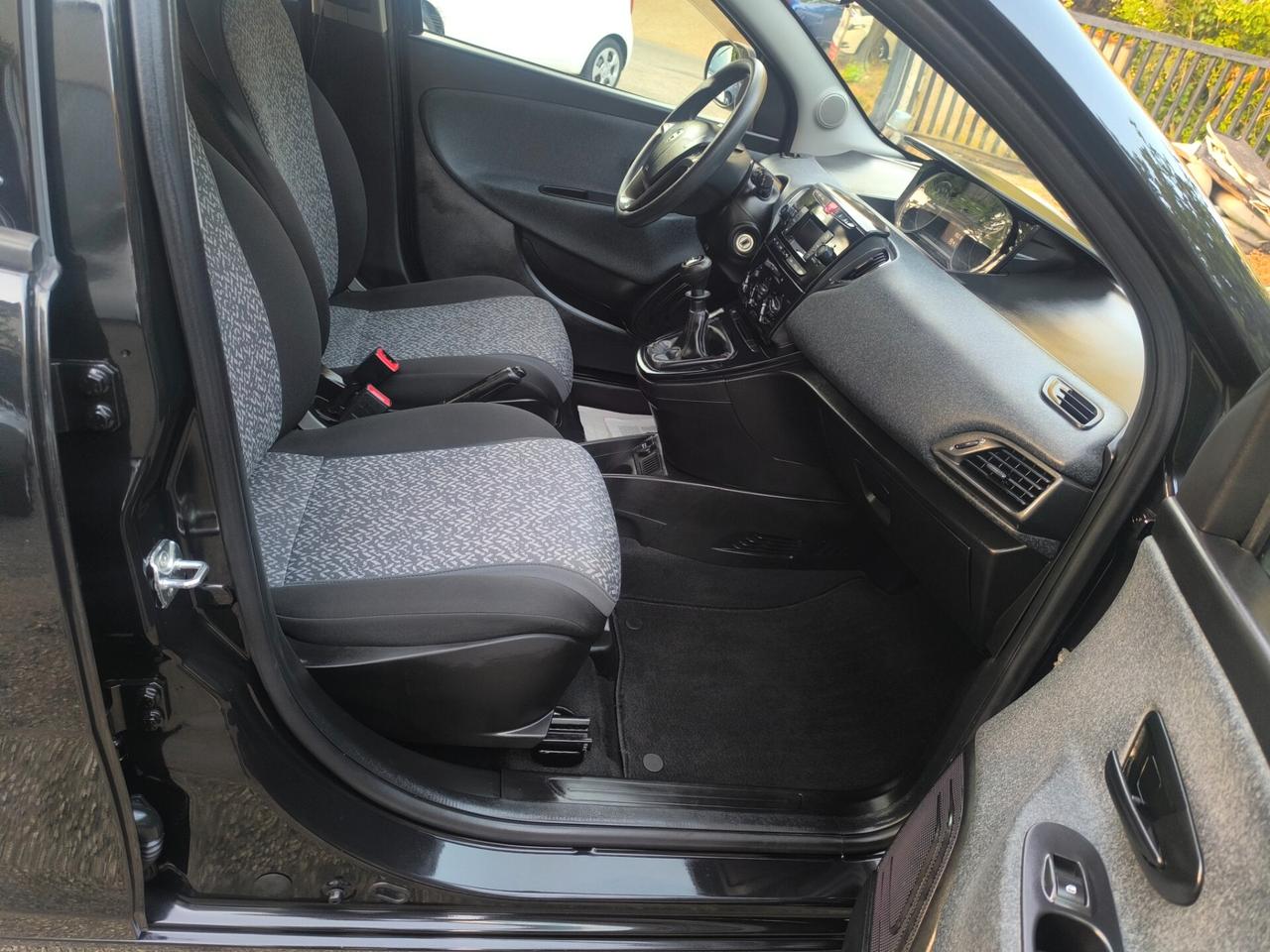 Lancia Ypsilon 0.9 TwinAir 85 CV 5 porte Metano Ecochic Gold