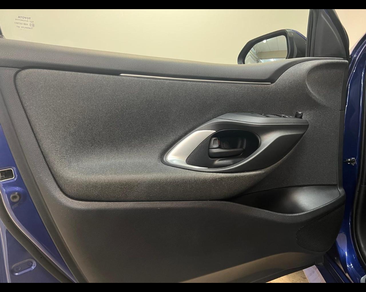 TOYOTA Yaris 1.5h Trend