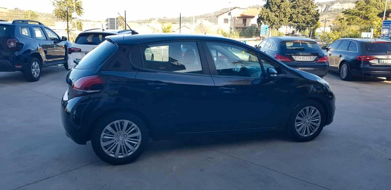 Peugeot 208 PureTech 82 Style "KM 9400"