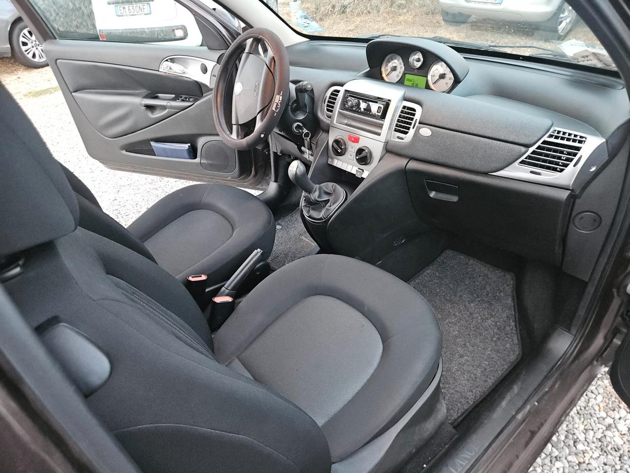 Lancia Ypsilon 1.3 MJT 75 CV Diva