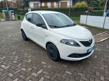 Lancia Ypsilon 1.0 FireFly 5 porte S&S Hybrid Ecochic Silver