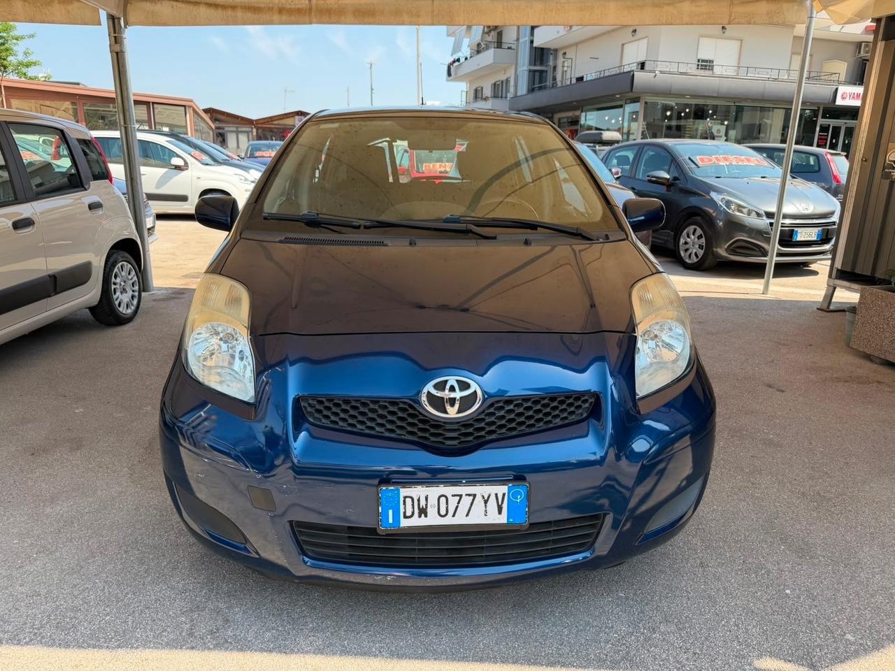Toyota Yaris 1.0 5 porte Luxury pack
