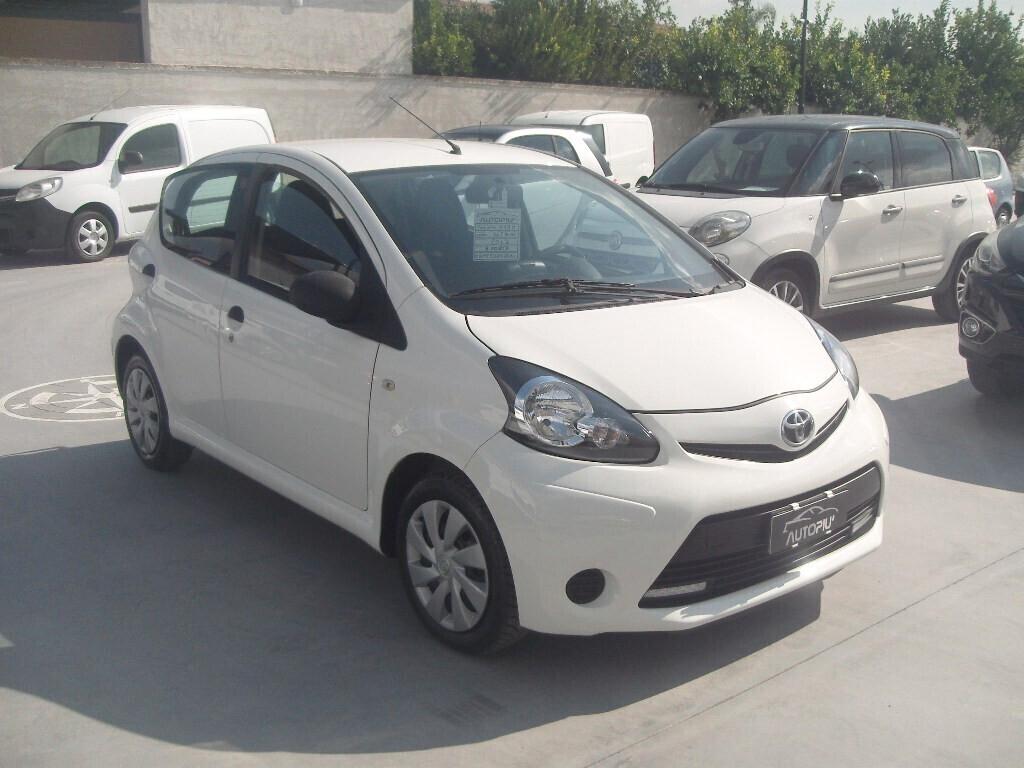 Toyota Aygo 1.0 5 porte Connect - 2013