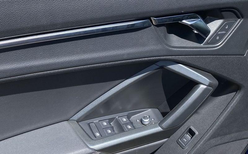Audi Q3 SPB S Line interno ed esterno 2.0 TDI 150CV S-Tronic 35