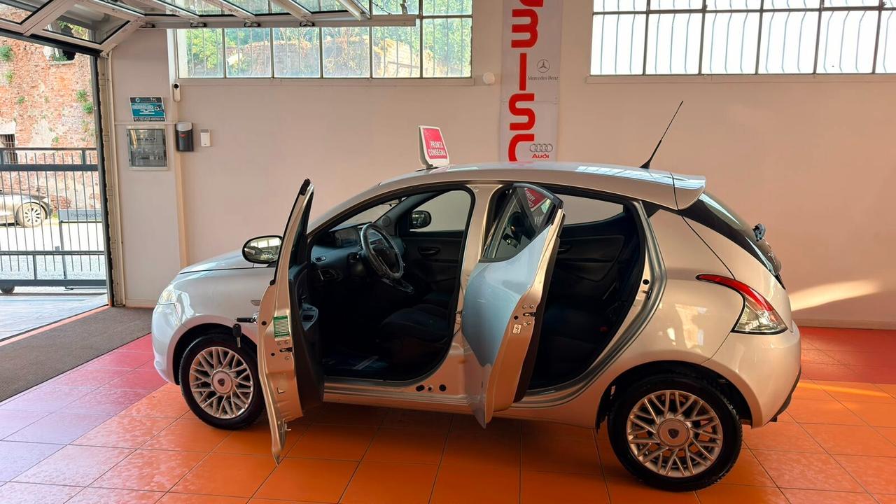 Lancia Ypsilon 1.2 69 CV 5 porte S&S Gold