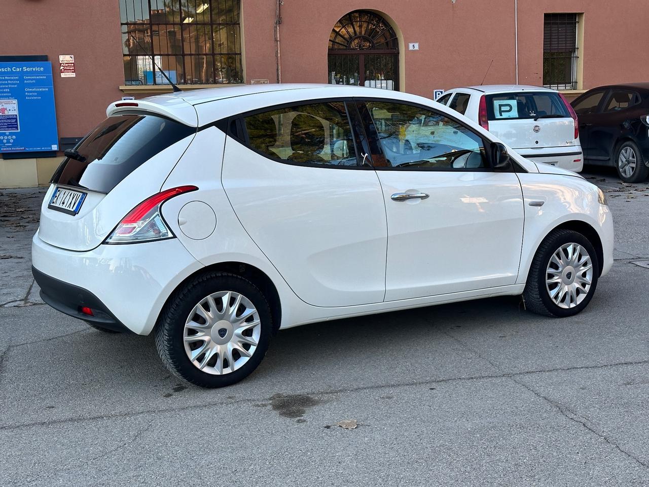 Lancia Ypsilon 1.2 69 CV 5 porte S&S Platinum