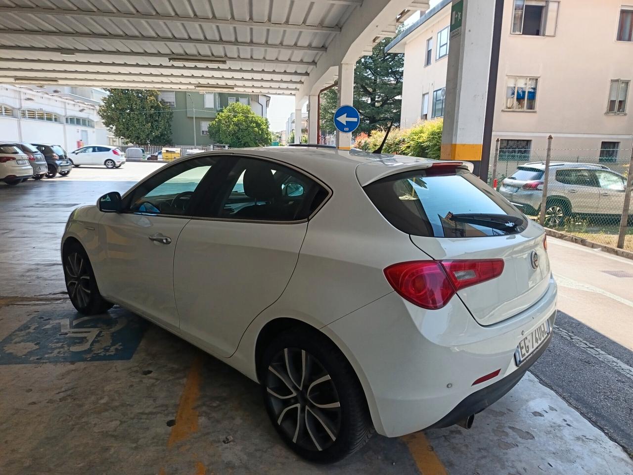 Alfa Giulietta 1.6 JTDm-2 105 CV ok neo patente