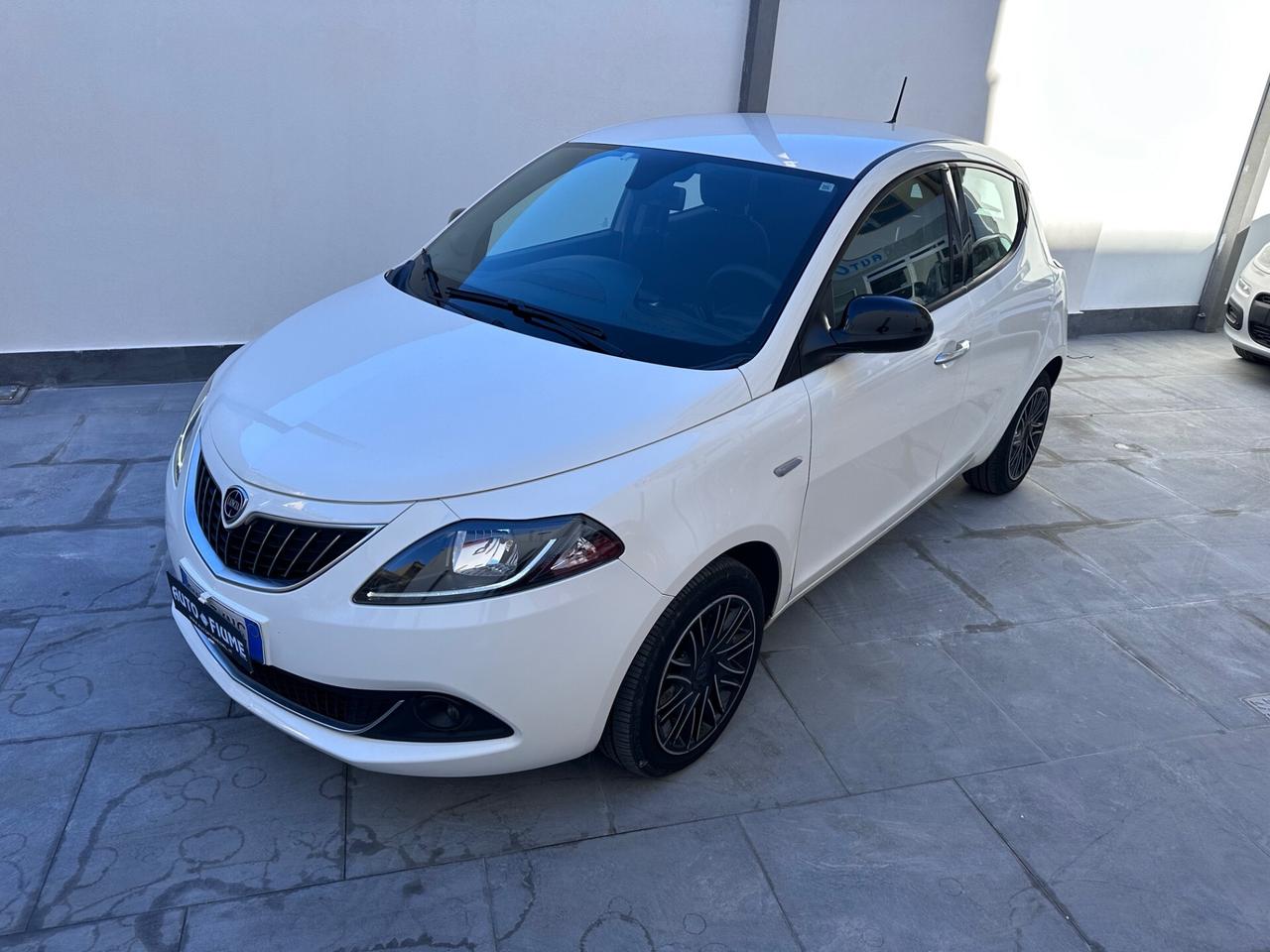 Lancia Ypsilon 1.0 FireFly 5 porte S&S Hybrid Ecochic Silver