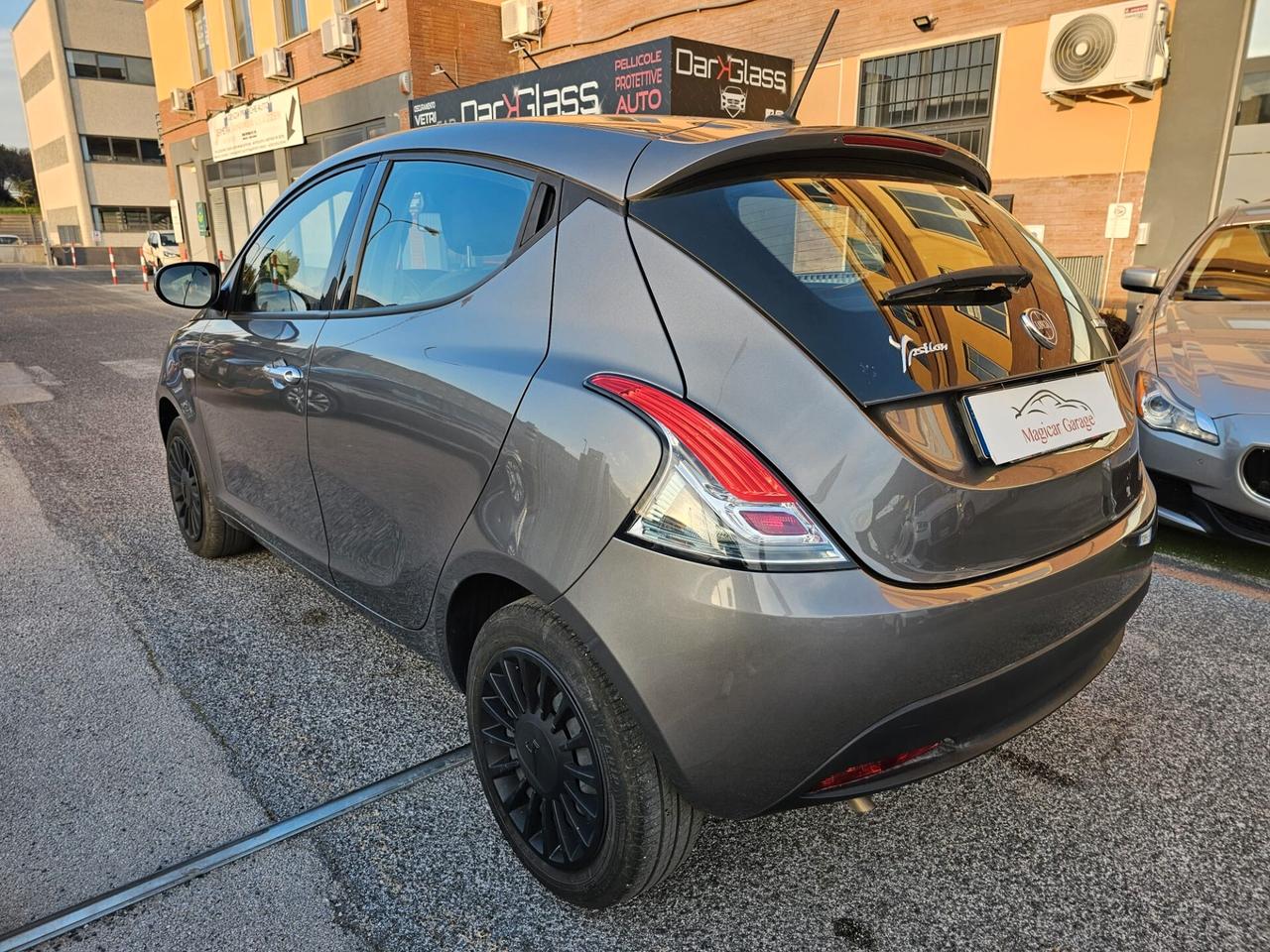 Lancia Ypsilon 1.0 FireFly 5 porte S&S Hybrid Silver