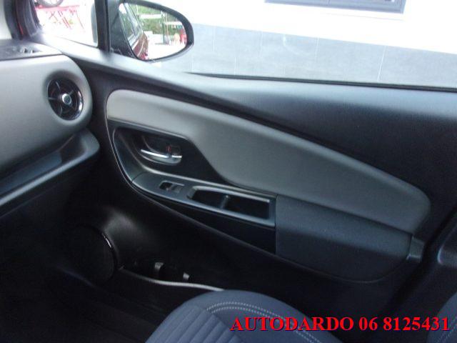 TOYOTA Yaris 1.5 5 porte LOUNGE