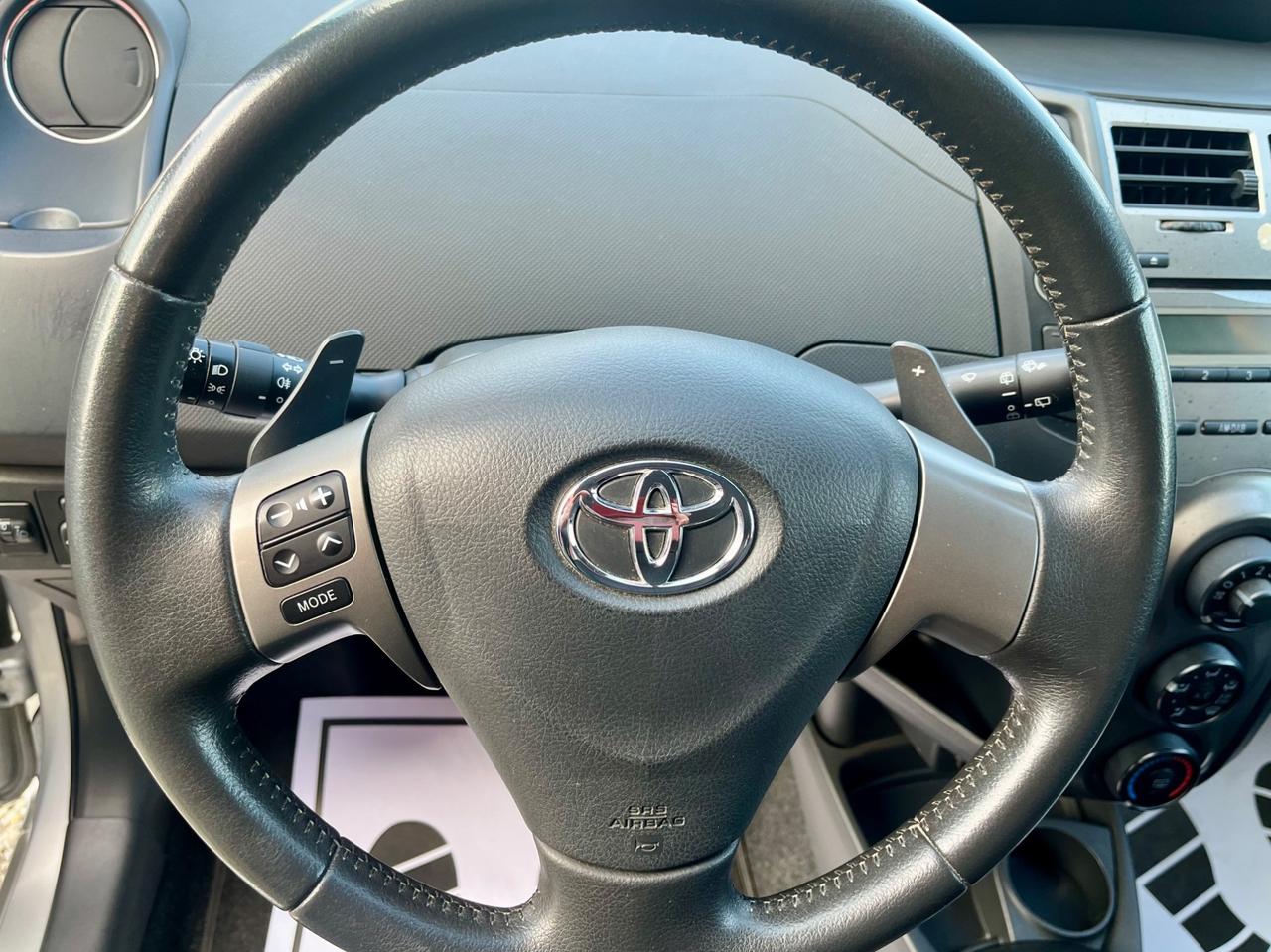 Toyota Yaris 1.3 benzina con cambio automatico!