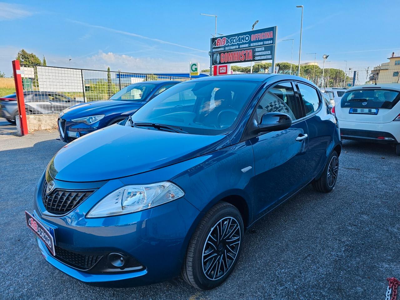 Lancia Ypsilon 2023 Noleggio BREVE termine