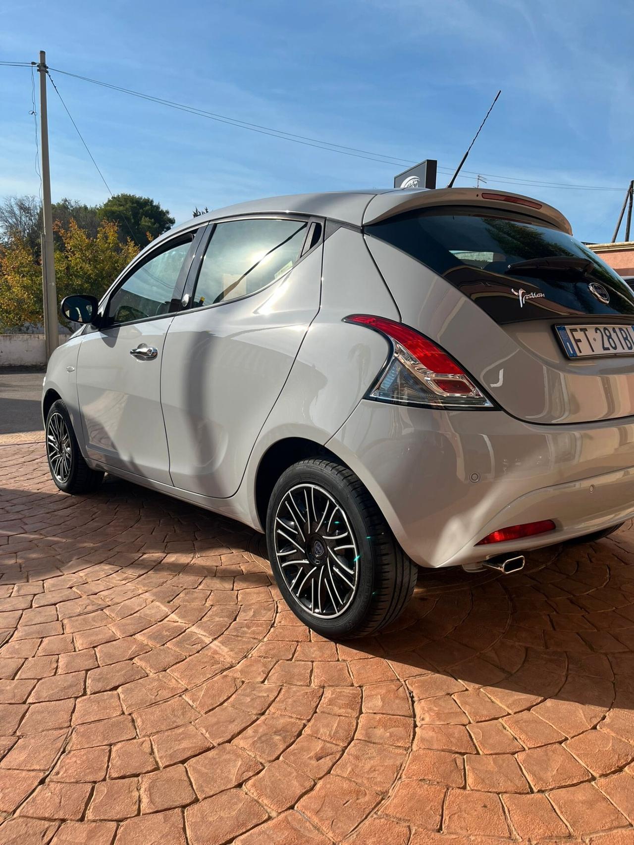 Lancia Ypsilon 1.2 69 CV 5 porte GPL Ecochic Gold