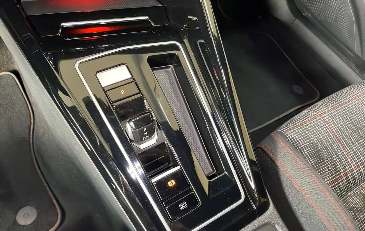 Volkswagen Golf GTI 2.0 TSI DSG