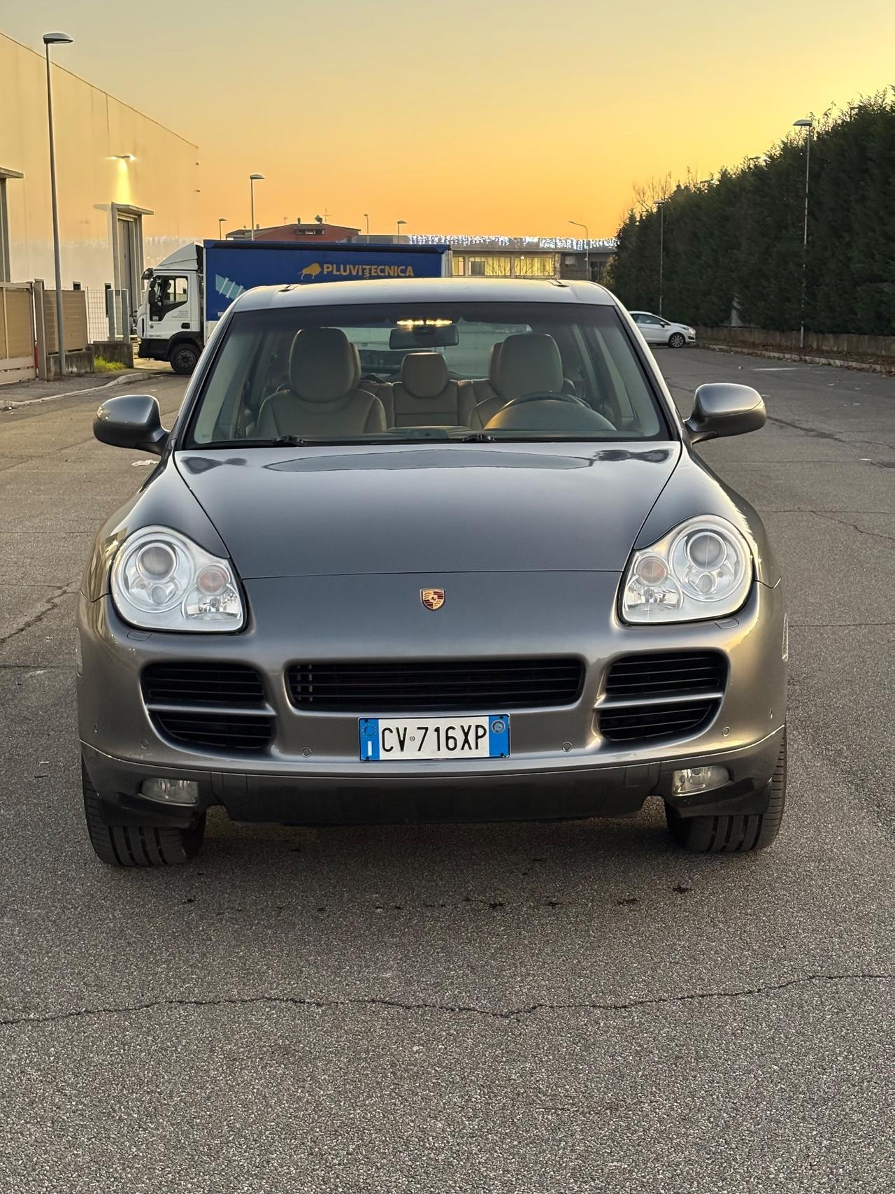 Porsche Cayenne 3.2 V6 SOLO 100 MILA KM